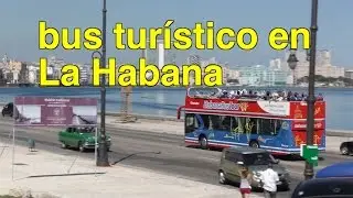 Bus turístico en La Habana