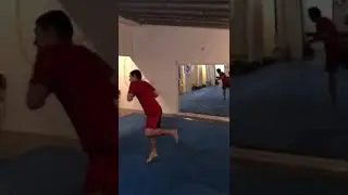 Patada con finta saltando , jetsup. Tkd, MMA.