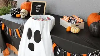 DIY Socially Distant Halloween Trick-or-Treat Table