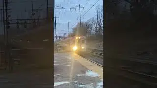 NJT Arrow 3 set with horn salute