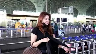 Payal Ghosh Spotted At Airport.