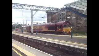 The Class 66 English, Welsh & Scottish Railway (EWS) No.66207 was leaves from P1 at Carlisle.