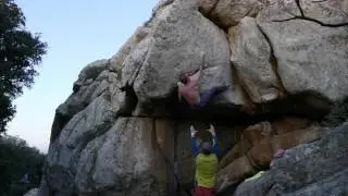 Gabriele Moroni sul boulder Patagarroso 8B a Bosco di Luogosanto in Sardegna