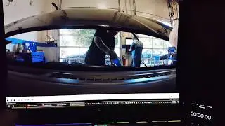 What happens during a free oil change at a Honda dealer.