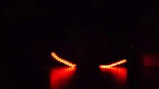 Девушка танцует шафл в светящихся кроссовках - LED shoes Shuffle dancing