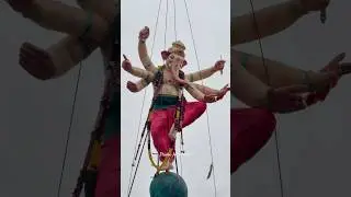 Ganesh Nimajjanam 2025 | Biggest Ganesh idol lifting with crane | Ganesh Visarjan 2025 #ytshorts