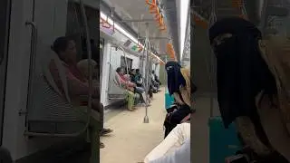 Mini Vlog Metro #minivlog #funny #delhiliving #shortvideo #zoo #vlog #yt #youtube #metro #minivlog