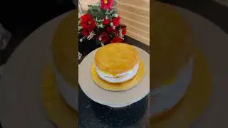 customized half kg  pineapple cake design making tutorial video ✨💛#wahidas_bake #cakedecorating