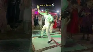 piche wali ladki comment kar rhi hai 😅#dance #dancerlife#dancemusic #rasiya#danceartistry #dancesong