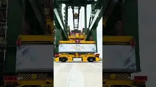 PSA celebrates 10 million TEUs milestone at Tuas Port! 🎊🏆#YouCanMoveTheWorld #Port #TuasPort