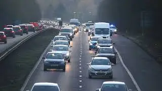 Cars in the street sound effect