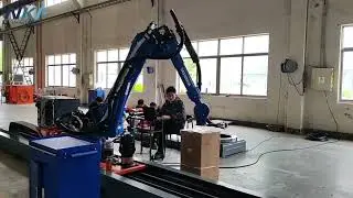 On-site debugging of our track synchronizing with Yaskawa robot.