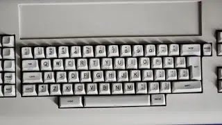 IBM 6580 Beamspring Displaywriter | Typing demo