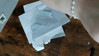 ASMR Paper tearing und squshing.  No talking.