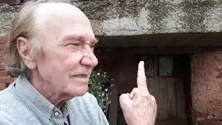 Bruno Neher visitando a casa onde nasceu em Linha Caxambu em Panambi, RS