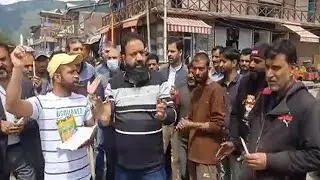 Baramulla Traders Protest Against Power Cuts