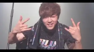 Minhyuk posing at end of CNBLUE Blue Moon concert Singapore 130413