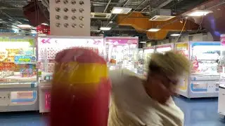 5連続1RKO中の鈴木千裕がパンチングマシーンをやったら機械がぶっ壊れた...