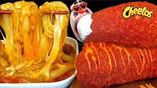 гигантская колбаса читос и рисовая лапша с сыром моцарелла. звуки еды (4k)