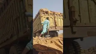 ohh 😯 Dangerous 😱 Work Rock Unloading in hammer Action 🔨#rockcrusher