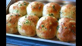 Soft garlic parmesan bread rolls