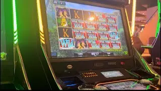 Shadow of the Panther by IGT! My sister gets a good bonus win on Midnight Eclipse on a $6 bet!!
