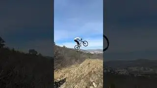 🤯ДВА ВАРИАНТА ИСПОЛЬЗОВАНИЯ ТРАМПЛИНА #trialninja #mtb #mtbtrails