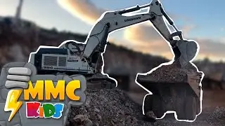 Huge Excavator In Action!