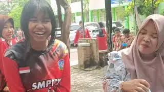 Ketemu teman-teman mbak Ata di kantin sekolah
