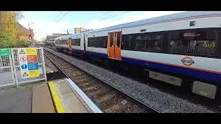378233 arriving at Hackney Wick