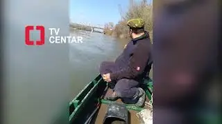 SNIMAK IZ ČAMCA pre nego što su dvojica mladića pala u Moravu