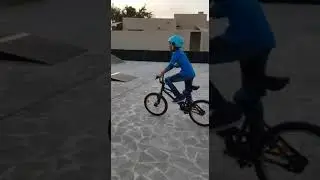 First time ride in qatar stunt#shorts#qatar#bmx#bike#riding