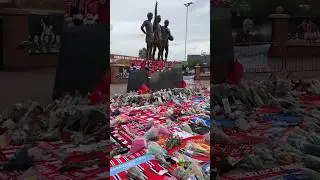 Tributes To Sir Bobby At Old Trafford ❤️