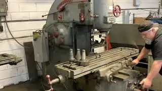 Cincinnati Vertical Manual Mill