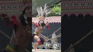 This Sabahan (Msian) tribal dance is very similar to our #tinikling.
