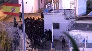 Cientos de subsaharianos intentan entrar a Ceuta por Benzú