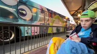 Автобус Disney's Monsters Inc. &mdash; от Волшебного королевства до Королевства животных &mdash; полный опыт ...