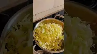 Hello everyone Aaj banae Hain Patta gobhi aur matar 🫛🥬🥕😋🤤#youtube#viralvideo #shaliminj