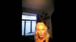 BU   ISABEL RUSSINOVA messaggio contro l'omofobia