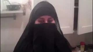 Vegan Muslim making Fatoosh