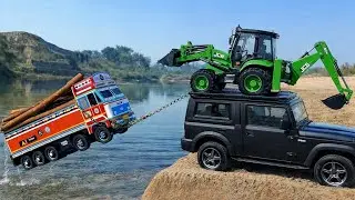 Toy JCB Rescue Truck - Saving A Stuck Jeep!