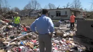 U.S. Senator tours Sullivan tornado damage