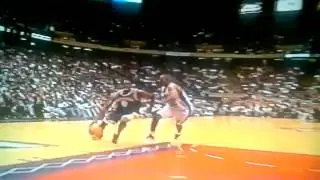 Kobe dunks on David Vaughn