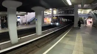 Metro line E arrives and departs from Beurs Rotterdam