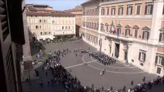 Roma: Piazza di Monte Citorio, Camera dei Deputati, Hotel Colonna Palace, Banda musicale
