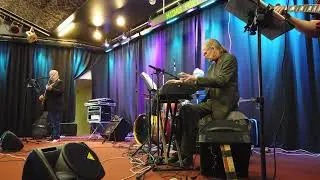 Helmi-orkesteri ja kappale Sinun Silmiesi Tähden