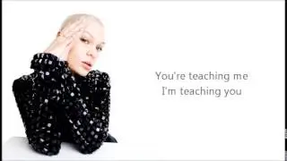 Jessie J - Square One Karaoke Instrumental with Backing Vocals and Lyrics