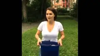 Anna Wintour's daughter Bee Shaffer takes on the ice bucket challenge