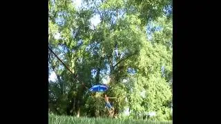 Slacken mit dem Sonnenschirm