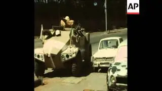 SYND 22 7 76  ARAB PEACEKEEPING FORCE FORM HUMAN BUFFER ZONE IN BEIRUT'S GREENLINE
